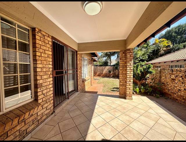 3 BEDROOM TOWNHOUSE FOR SALE IN SINOVILLE